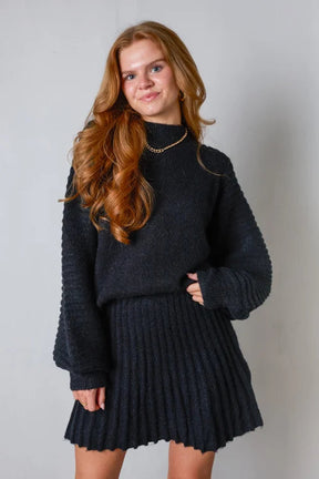 Weston™TM| Eleganter Pullover und Nina-Plissee-Rock
