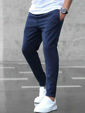 Moderne, schmal geschnittene Freizeithose für Herren • Jonas Weston™