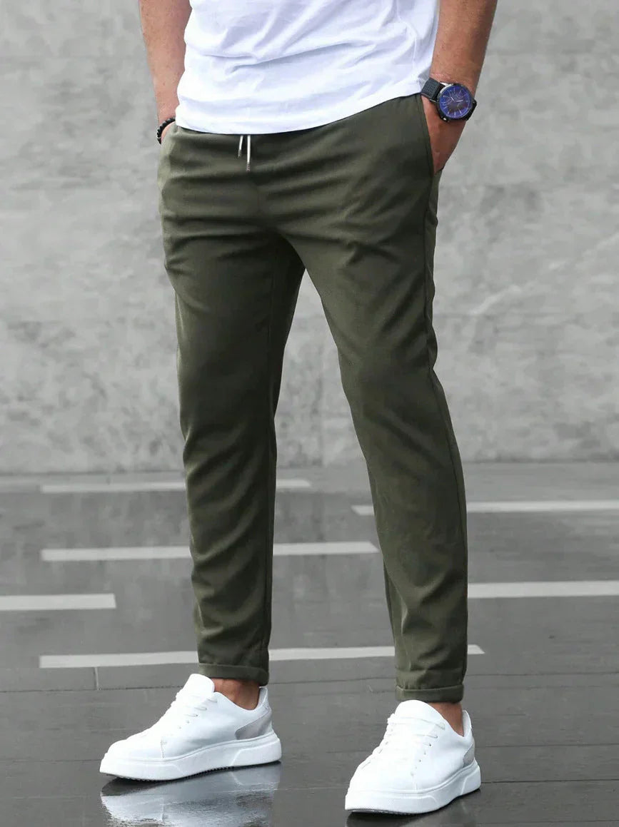 Moderne, schmal geschnittene Freizeithose für Herren • Jonas Weston™