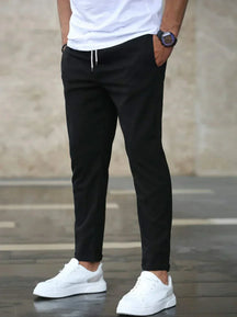 Moderne, schmal geschnittene Freizeithose für Herren • Jonas Weston™